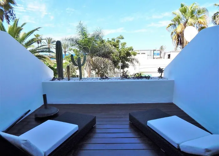 Beautiful Beachfront Апартаменти